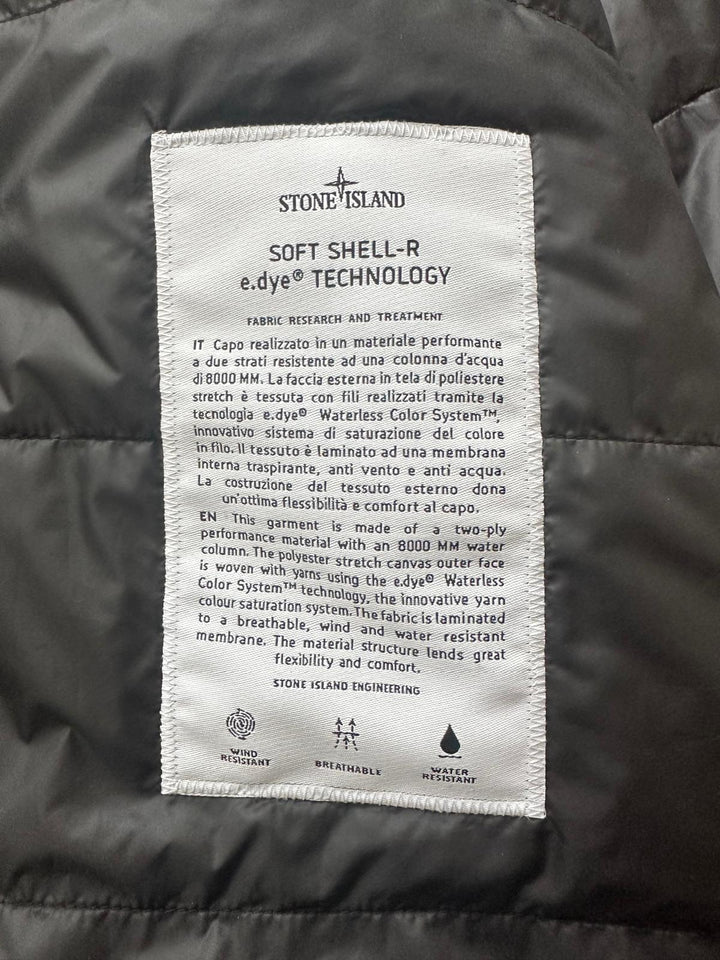 Stone Island Soft Shell-R e.dye Technology